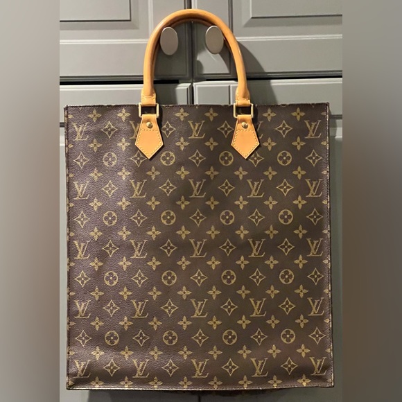 LOUIS VUITTON Sac Plat Tote - Picture 2 of 12